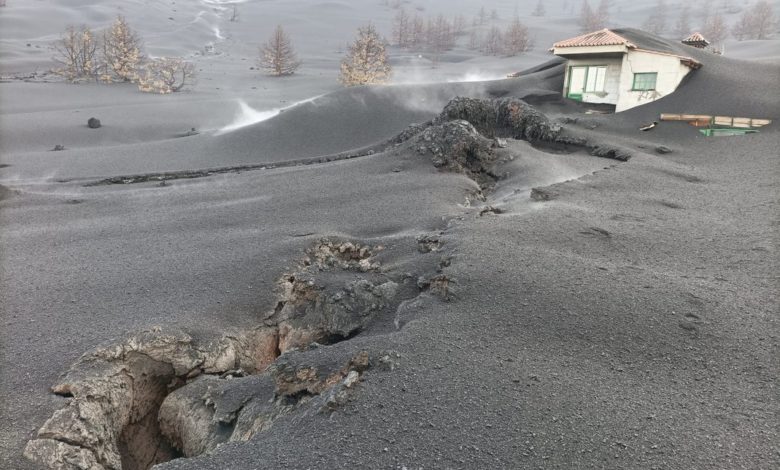 Photo of Дома, погребенные среди лавы и пепла: последствия извержения на Канарах