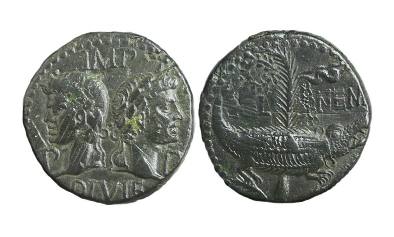 Photo of Крокодил и Клеопатра: карикатура на бронзовой монете